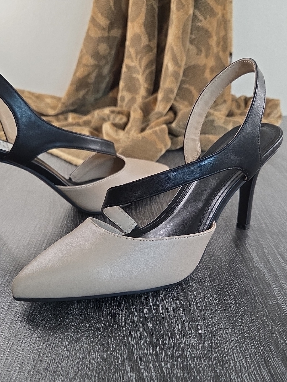 IMPO TAYLEE Size 10 Black and Beige Two-Tone Pointed Slingback Heels Synethetic